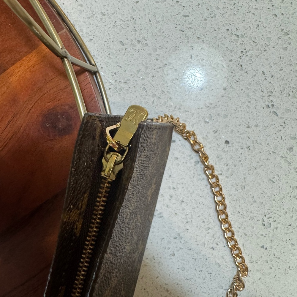 SOLD 🛑 Louis Vuitton LV Authentic Vintage Pouch - Picture 5 of 8